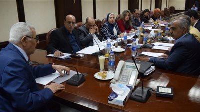 عاجل.. لأول مرة بدل الصحفيين في يد 