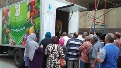 في يومها الثالث.. إقبال كثيف من المواطنين على الشراء من سيارات 