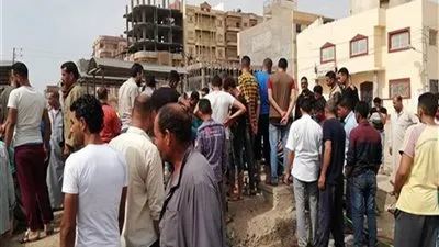 أهالي منية المرشد يتجمهرون أمام 