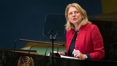 وزيرة خارجية النمسا: لا نية لإغلاق مركز الملك عبد الله العالمي للحوار بين الأديان بفيينا