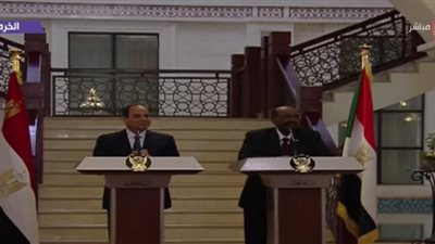 الرئيس السوداني: مهمتنا إزالة عوائق حركة السلع والمواطنين مع مصر (فيديو)