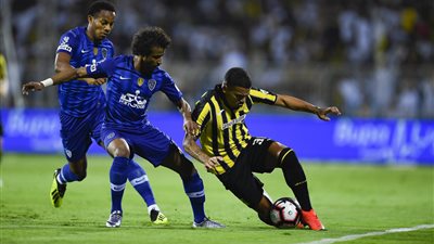 الاتحاد يسقط بثلاثية أمام الهلال في الدوري السعودي