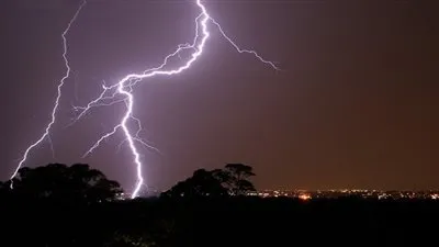 تواصل- السعودية| صاعقة رعدية تحرق باكستانيين بخمرة جدة