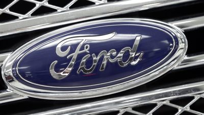 خلل في خزان الوقود يدفع فورد لاستدعاء أكثر من مليون سيارة 