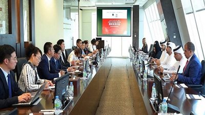 الإمارات تبحث فرص الشراكة الاستثمارية مع الصين الشعبية