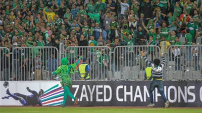 مشادات كلامية بين جماهير الزمالك الاتحاد