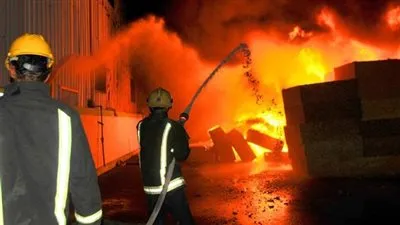 السيطرة على حريق مخلفات أعلى سطح  عقار بالمريوطية