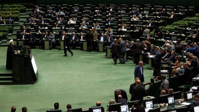 إيران تعين 4 وزراء لحقائب اقتصادية قبيل العقوبات الأمريكية