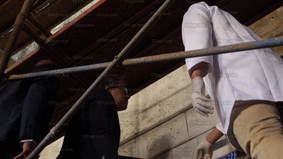 وزير الأثار يصعد إلى أعلى سقالات ترميم المارداني (صور)