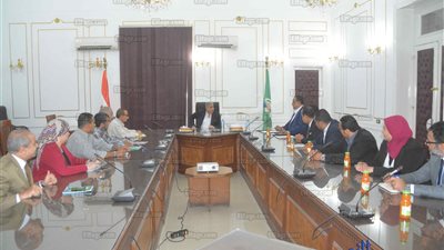 بعد توقف سنوات بإجمالي 340 وحدة سكنية.. محافظ المنيا يوجه باستكمال أعمال المرافق لـ 17 عمارة بأبوقرقاص (صور)