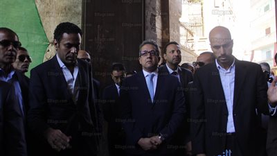 وزير الآثار يصل إلى جامع طنبغا المارداني لتفقد أعمال ترميمه 