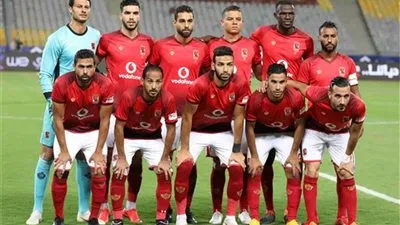 حافلة الأهلي تصل برج العرب لمواجهة الوصل 