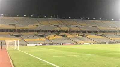 إقبال جماهيري ضعيف في مباراة الأهلي والوصل 