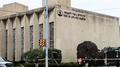 تعليق مفاجئ من ترامب.. التفاصيل الكاملة للهجوم على المعبد اليهودي بأمريكا