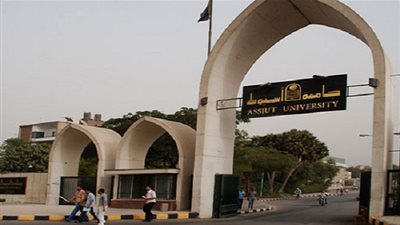 جامعة أسيوط توضح حقيقة إحالة 7 مسؤولين بها للمحاكمة