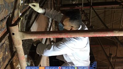 من فوق سقالات جامع طنبغا المارداني.. مرمم آثار يوضح مراحل إصلاح المسجد (فيديو)