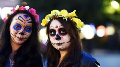 الخيوط الملونة وجمجمة السكر.. 10 تقاليد للاحتفال بعيد الهالوين عند الغرب