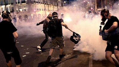 اشتباكات بين الشرطة والمحتجين فى أثينا