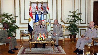 وزير الدفاع ورئيس الأركان يلتقيان رئيس قوات الدفاع الوطني البوروندي