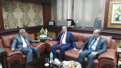  محافظ المنيا ومدير صندوق تطوير العشوائيات يتابعان تطوير مدينة العمال بالمنيا