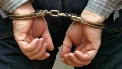 النيابة تحقق مع عاطل لاتهامه بتزوير 100 ألف دولار بالسلام