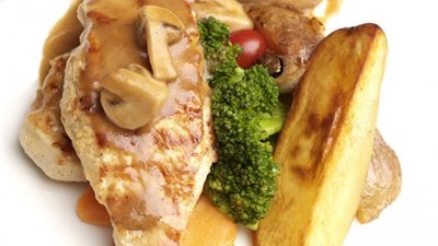 طريقة عمل صدور دجاج مع صلصة الفطر 