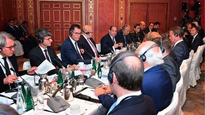 بحضور وزيرا الاقتصاد والتعاون.. السيسي يلتقي رؤساء كبرى الشركات الألمانية