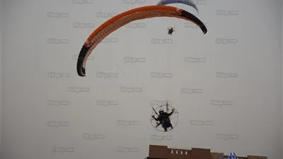 انطلاق البطولة الدولية للباراموتور بمحافظة الفيوم (صور)