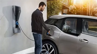 فرنسا تطالب بتوسيع قاعدة استخدام السيارات الصديقة للبيئة