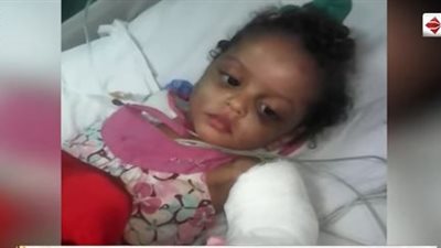شاهد.. قصة تعذيب طفلة على يد زوج والدتها