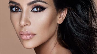 خطوات المكياج المناسب للعيون البنية 