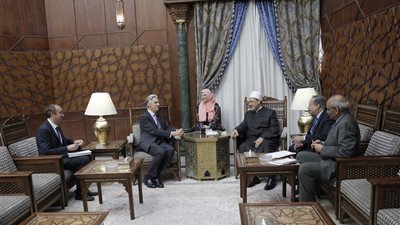 السفير البريطاني بالقاهرة: الأزهر يحظى بمصداقية كبيرة في بلادي
