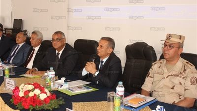 وكيل لجنة الدفاع والأمن القومي يحذر الشباب من الانسياق خلف الشائعات المغرضة (صور)