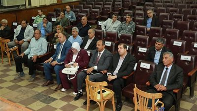 محافظ كفر الشيخ يبحث مشروعات الخطة الاستثمارية (صور)