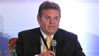 وزير قطاع الأعمال يدعو المستثمرين الأجانب للمشاركة في بعض الشركات