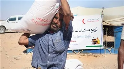 لجان الانتقالي تستكمل توزيع المساعدات على المتضررين في المهرة