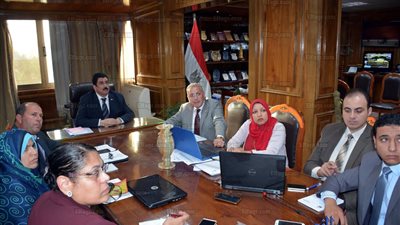 محافظ القليوبية: توصيل الصرف الصحي لـ26 قرية و4 عزب نهاية العام (صور)