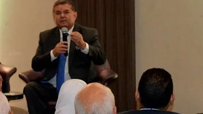  وزير قطاع الأعمال العام يشهد عروض شركات عالمية في تكنولوجيا المعلومات