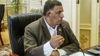 في احتفالية نقابة العاملين بالبترول.. 