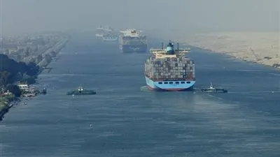 عبور 67 سفينة لقناة السويس بحمولة 4.6 مليون طن