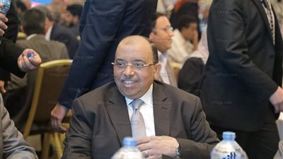 وزير التنمية المحلية عن ظاهرة السحابة السوداء: غيرنا المستحيل لشيء مفيد (صور)