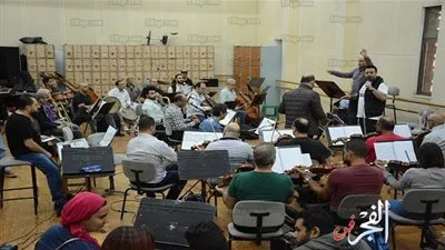 عاصي الحلاني يبدأ بروفات حفله في مهرجان الموسيقى بـ