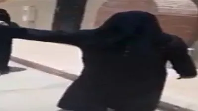 صدى- السعودية| فيديو لفتاة تكسر يد أبيها لأجل والدتها يثير الجدل