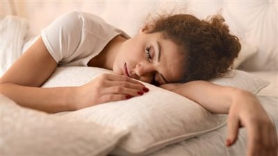 بهذه الطريقة تختارين الوسادة المريحة للرقبة والظهر