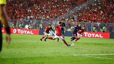 عاجل.. الأهلي يضرب شباك الترجي بالهدف الثالث (فيديو)