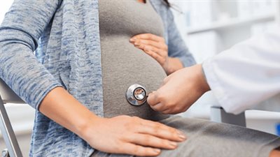 ممثلة سورية أدت مناسك الحج بعد تأكيد حملها (صور)