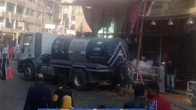 الدفع بـ11 سيارة لشفط المياه الناتجة عن كسر ماسورة ببشتيل (صور)