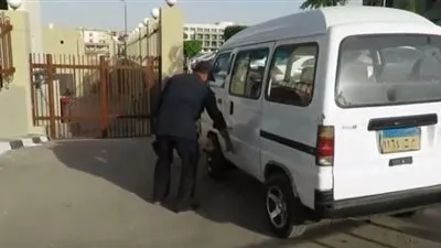 الكلاب البوليسية تواصل مطاردة تجار الكيف بمحيط المدارس والجامعات (فيديو) 