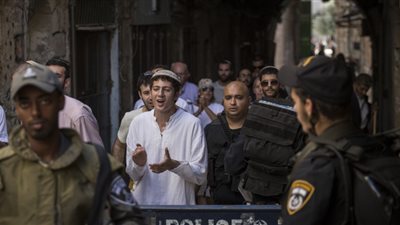 مستوطنون يقتحمون باحات المسجد الأقصى