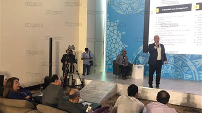 غادة والي تحضر جلسة دور رواد الأعمال والشركات الناشئة بقاعة الأقصر  (صور)